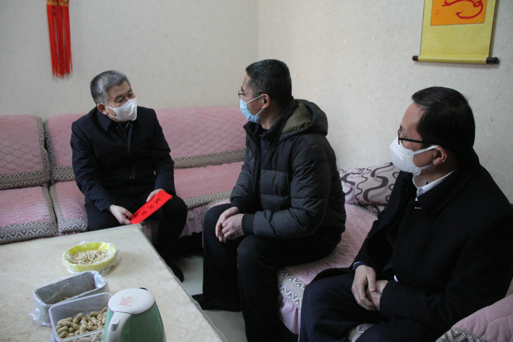 市委常委、副市長賈剛走訪慰問公司困難職工